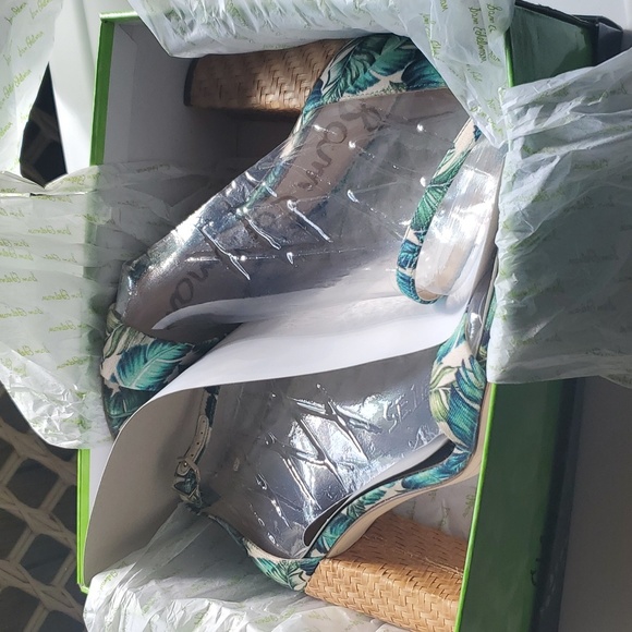 Shoes - Picture 10 of 12